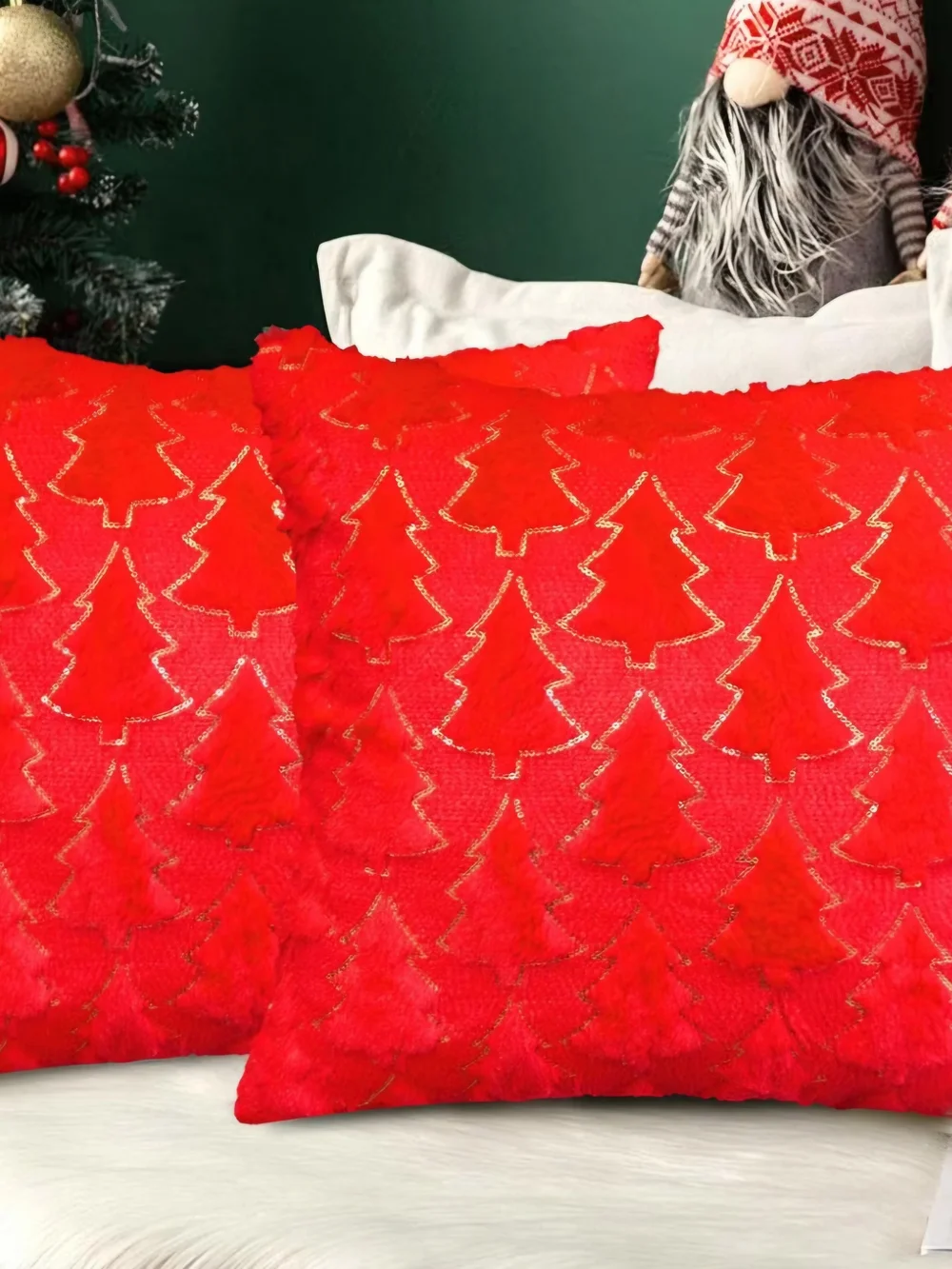Red Christmas Tree Pattern Holiday Throw Pillows. Set of 2. NWT.